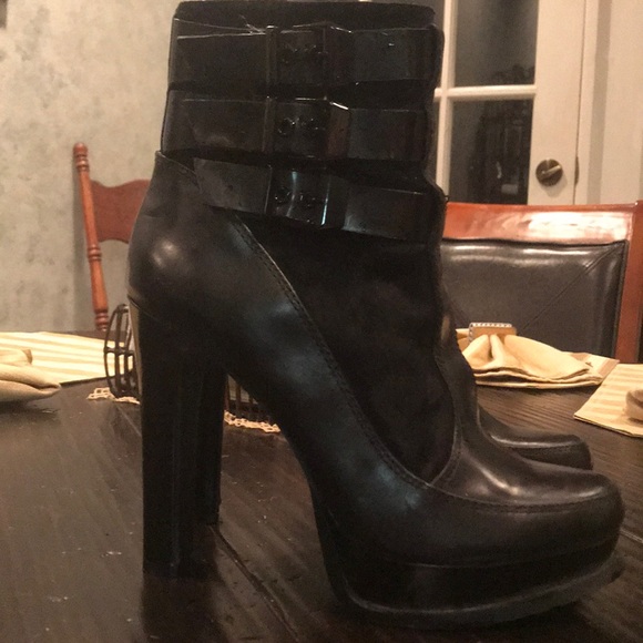 Gianni Bini Shoes - GIANNI BINI BLACK STUNNING BOOTS!! Size 6 1/2.